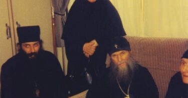 О. Пантелеимон (Метропулос) слева в Леснинском монастыре с митр. Филаретом
