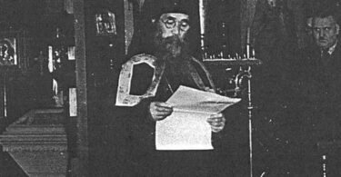 Архимандрит Николас Оно читает свою номинацию проповеди в Харбине