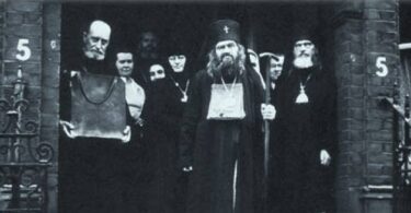 Fr. George Cheremetieff (w. Kursk-Root Icon), Abbess Elisabeth (Ampenoff), Archb. John of W. Europe, Bp. Nikodem of Richmond. The photo is taken in London at the “Russian House” (5 Brechin Place, SW7) after the dedication of the house-chapel by St. John. A part of the house was used by Dr Tatiana Pavlovna Guerken-Glovatsky, a prominent member of the ROCOR parish. The nuns w. M. Elisabeth arrived in London in June, 1954. They stayed at this place until in 1960 when they acquired their current residence in Brondesbury Park. (Caption: N. Mabin, source: internetsobor.org)