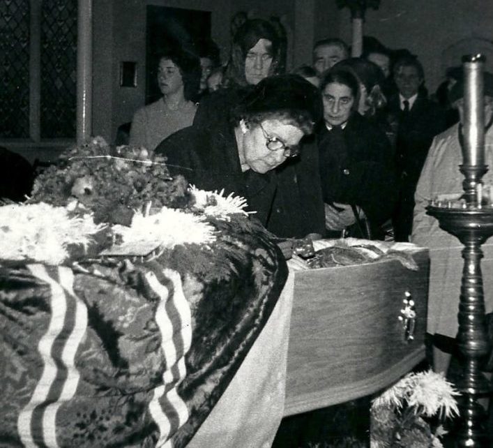 Antonina Vladimirovna bids farewell to Vladyka Nikodem's mortal remains.