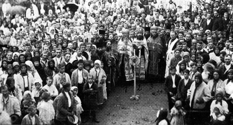 Архимандрит Виталий с духовенством и богомольцами на Подкарпатской Руси, 1930-е гг.